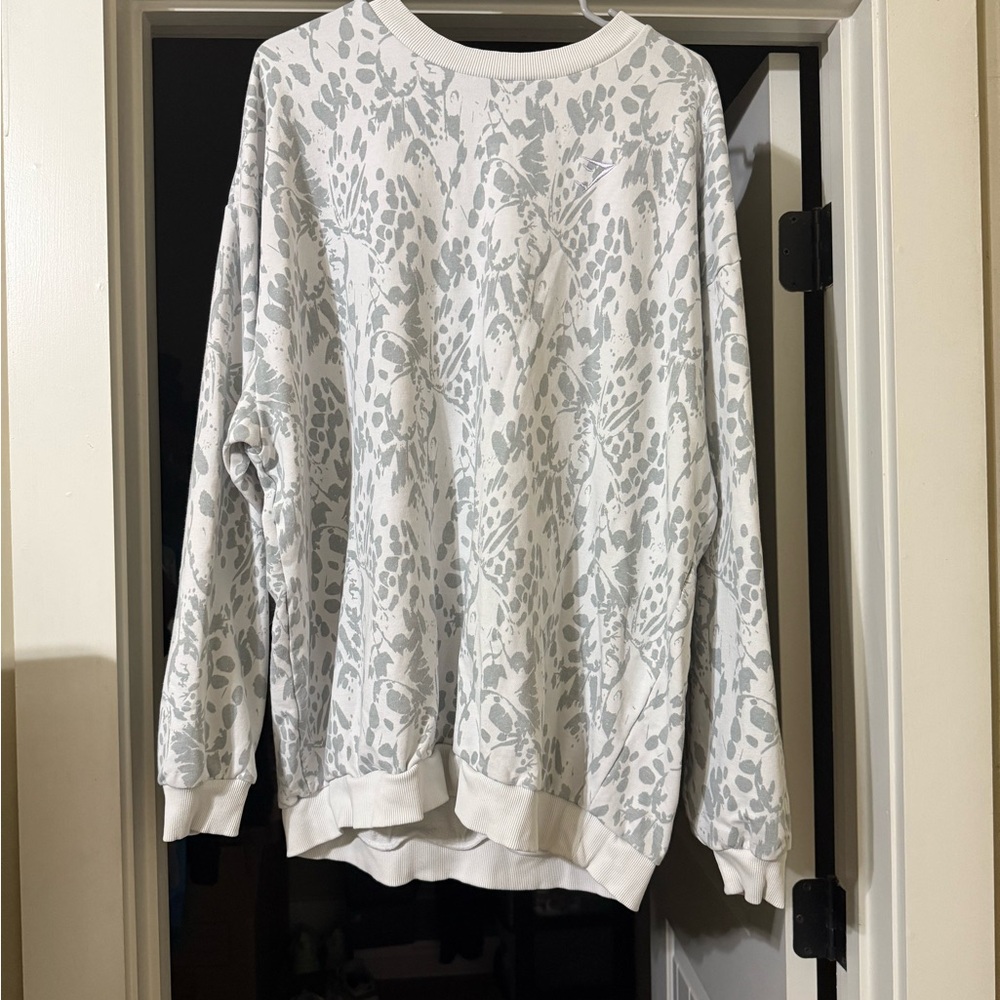 Gymshark White and Gray Sweatshirt